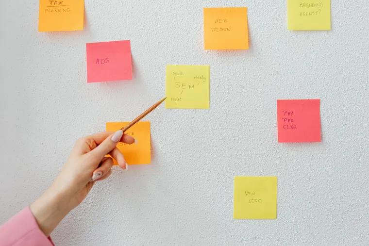 Roadmap planning with sticky notes on a wall — Avaib