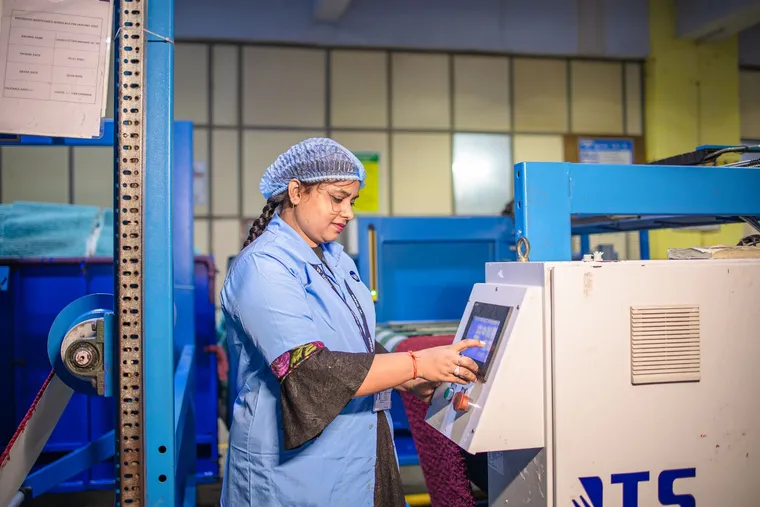 A factory worker operating industrial machinery — Avaib