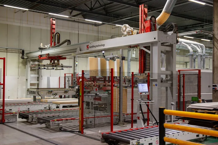 An automated robotic assembly line in operation — Avaib