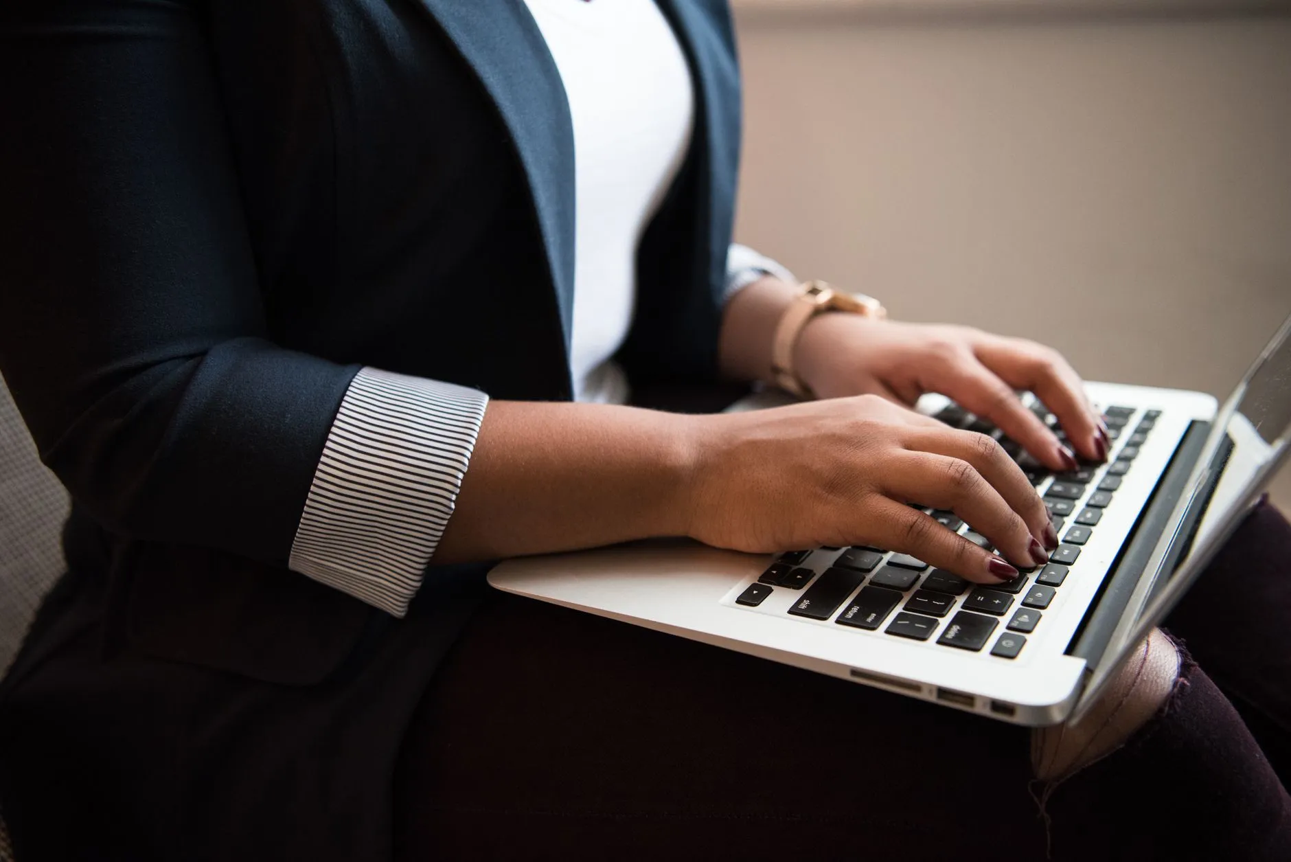 An AI receptionist capturing a new enquiry from a caller — Avaib