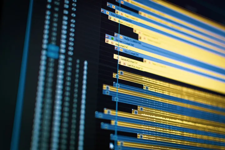 An automated workflow running on a computer screen in an office — Avaib