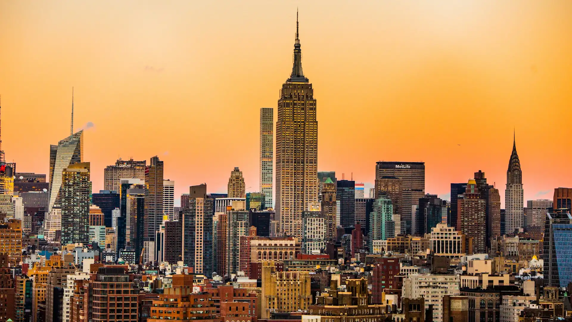 A United States city skyline — Avaib software teams for the USA