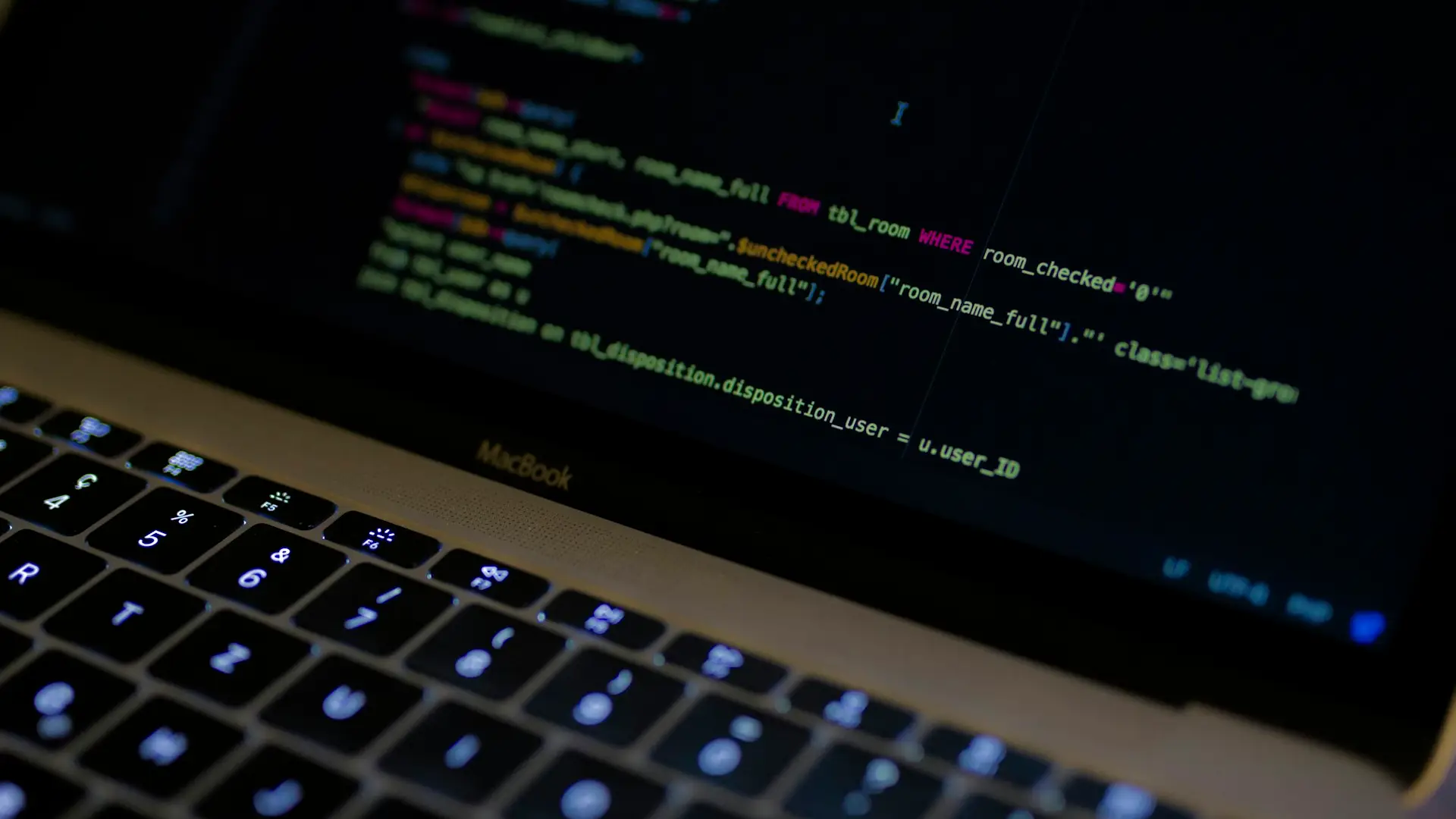 A network representing data moving to the cloud — Avaib cloud migration