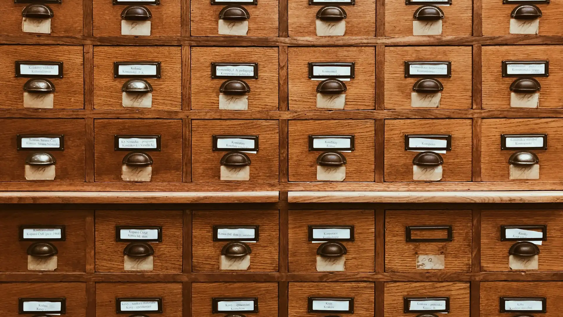 Server racks and databases — Avaib database migration