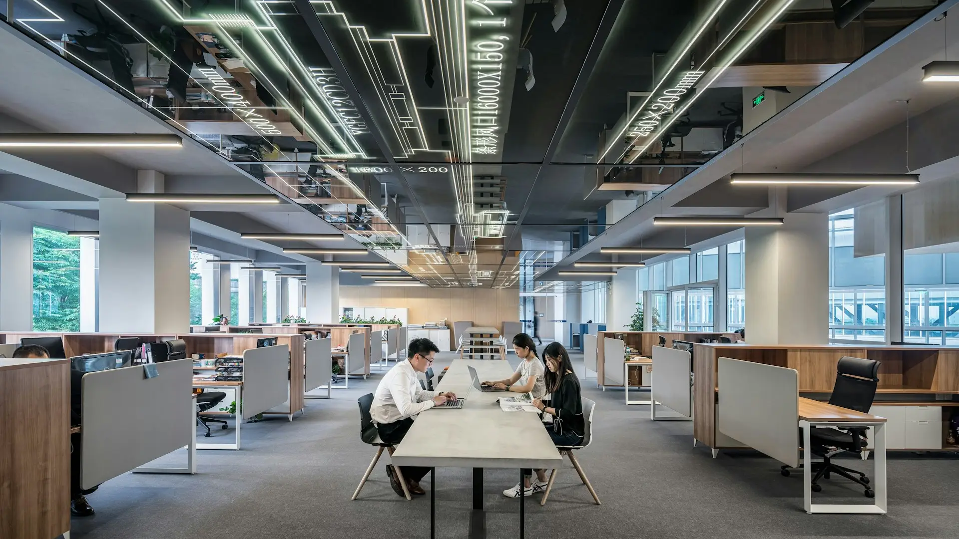 A consulting team in a meeting — Avaib delivery partner for consultancies