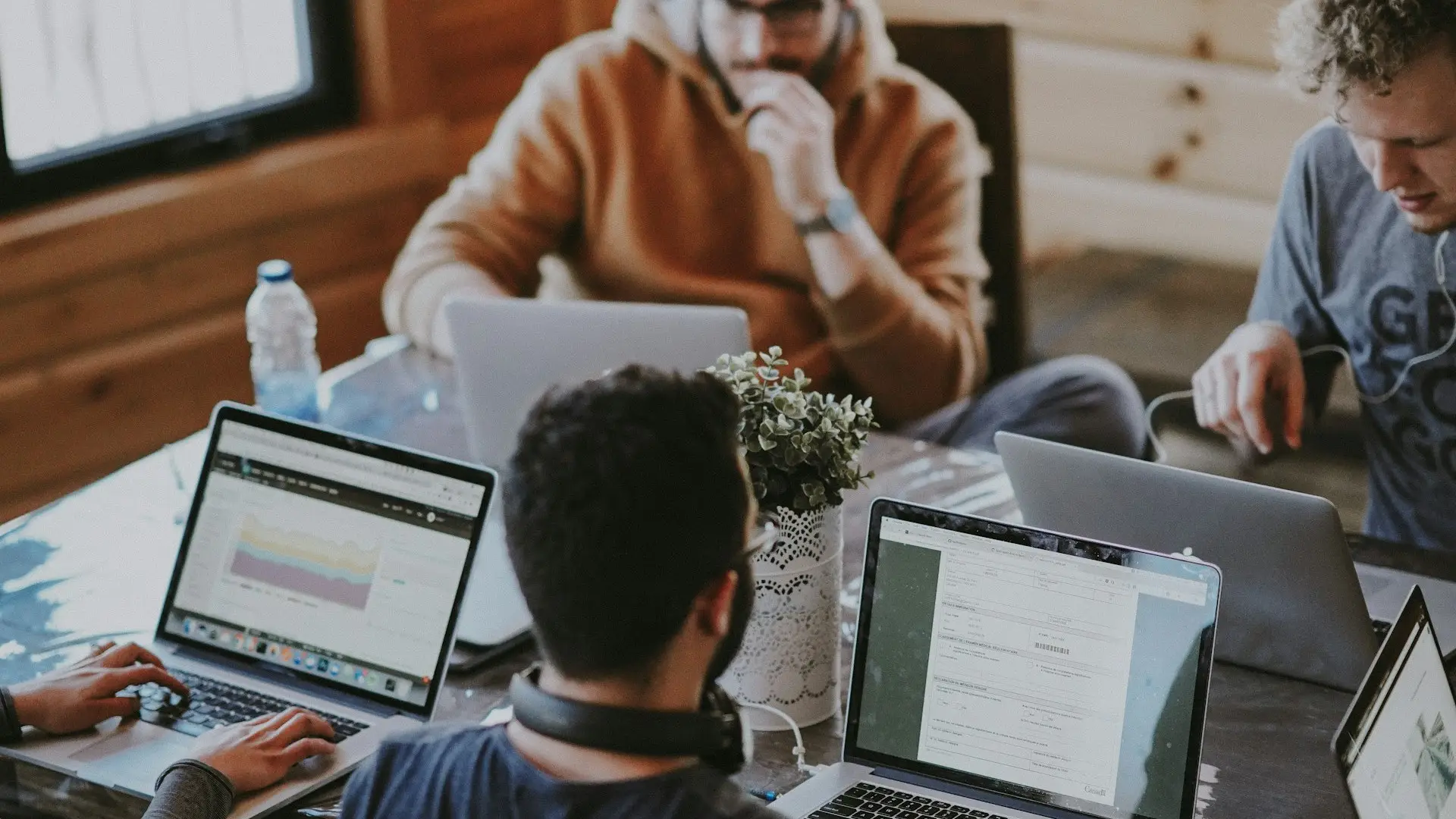A support team at their desks — Avaib application support
